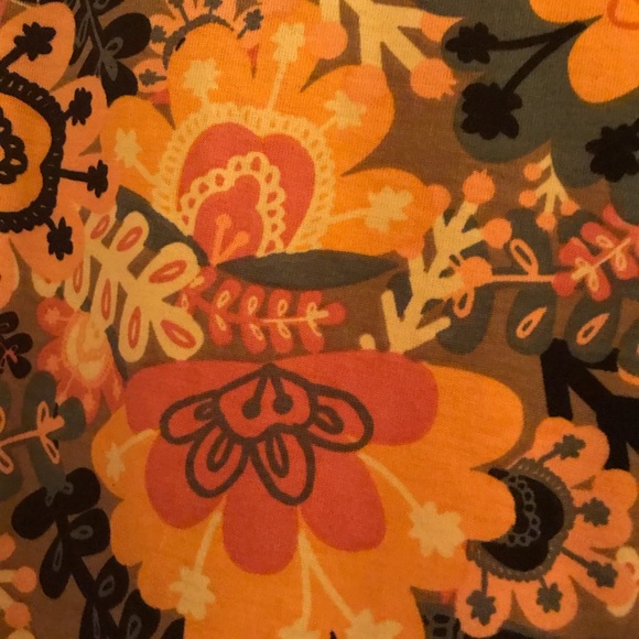 LuLaRoe GiGi worn once beautiful colors - Picture 2 of 4